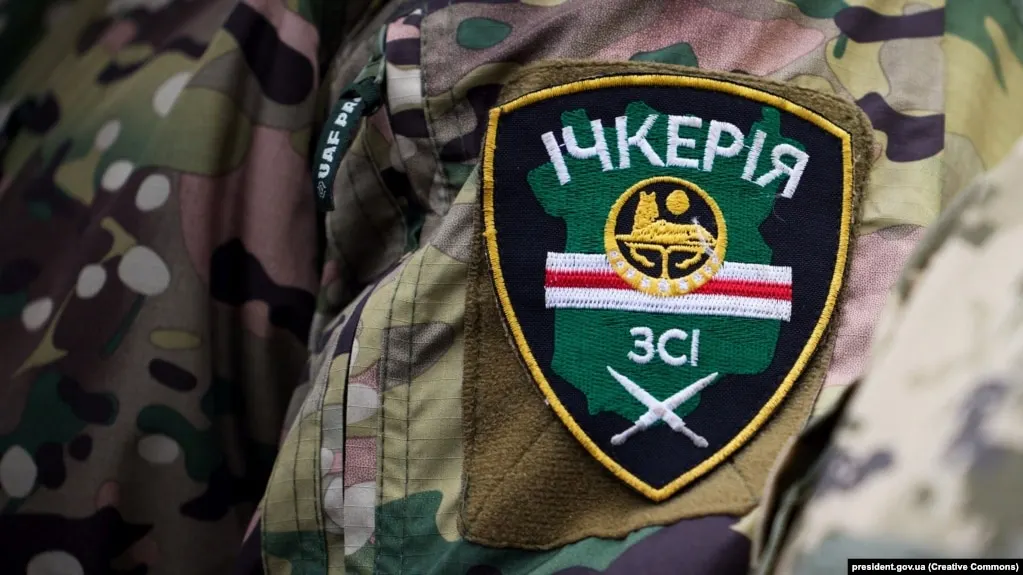 Росфинмониторинг включил «Чеченскую Республику Ичкерию» и её зарубежные подразделения в перечень террористических и экстремистских организаций после решения суда в Грозном, а её лидеру Ахмеду Закаеву в России вменяют создание террористического сообщества и участие в боевых действиях на стороне Украины.