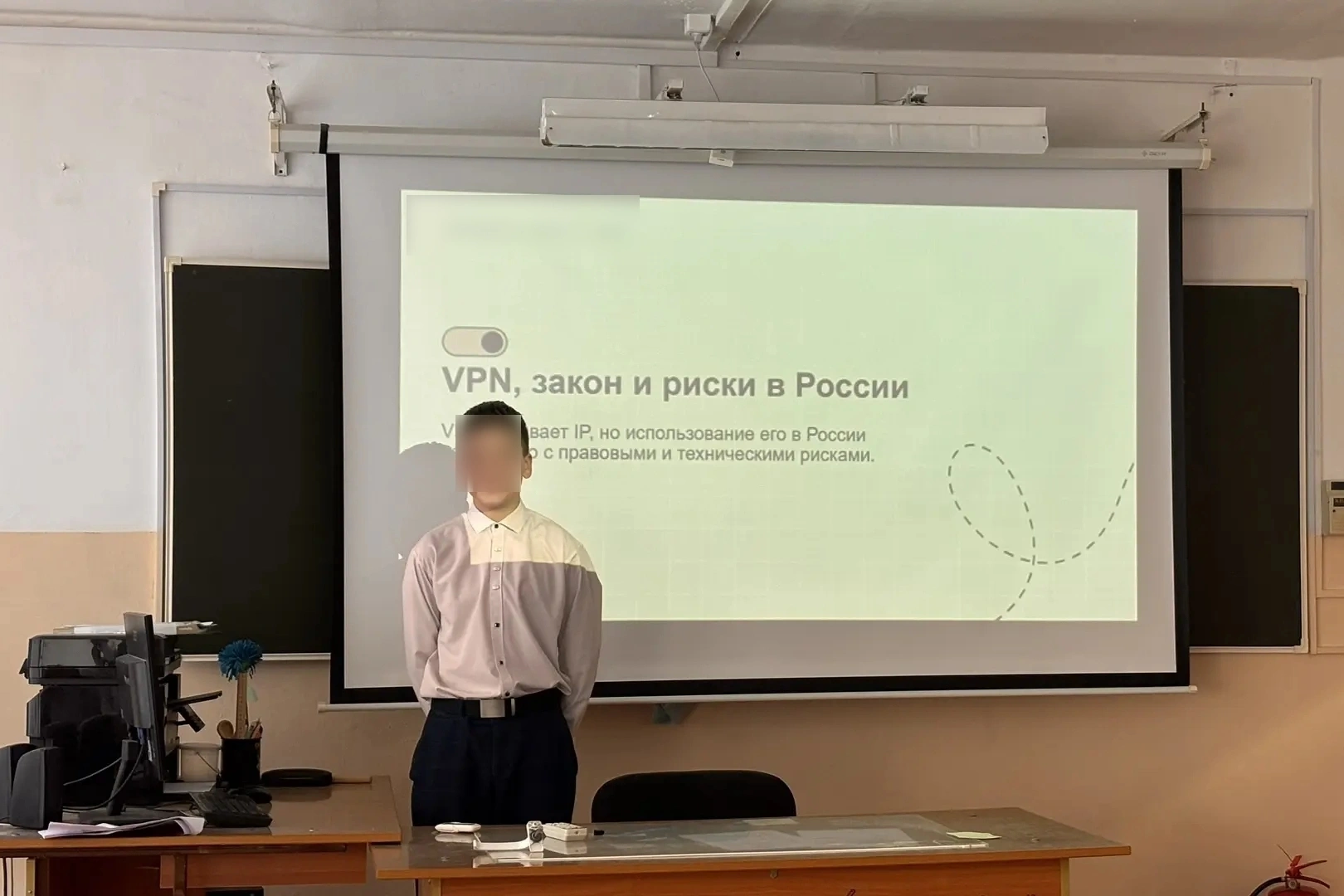 Школы в разных регионах России начали проводить специальные уроки и беседы о рисках использования VPN и утечке персональных данных, включая разъяснения правовых последствий онлайн-активности.