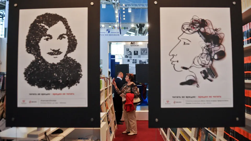 Электронные книжные платформы начали снабжать произведения Пушкина, Гоголя, Тургенева и других классиков предупреждениями о «пропаганде» наркотиков, хотя многие из них лишь единично упоминают лекарственные препараты и не значатся в официальных перечнях для обязательной маркировки.