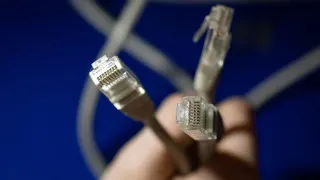 Крупные российские IT-компании предлагают привлекать экспертов к выработке политики блокировок, указывая на техническую невозможность корректно отличать «законные» VPN от средств обхода цензуры и на риски для инфраструктуры Рунета и работы программистов.