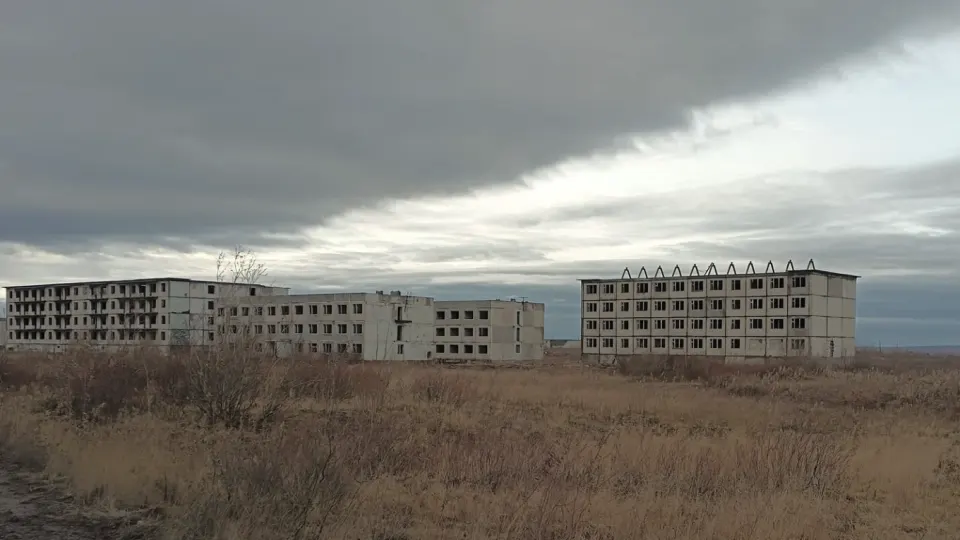 Несмотря на многолетнюю пропаганду многодетности и ограничения абортов, рождаемость в России в 2026 году вновь снизилась, обновив минимум более чем за двести лет, а реализация дорогостоящих демографических программ не остановила естественную убыль населения.