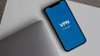 Мобильные операторы в России не успевают к 1 мая настроить биллинговые системы для взимания платы за международный трафик сверх 15 ГБ, связанный в том числе с использованием VPN, и рассчитывают на перенос сроков до осени.