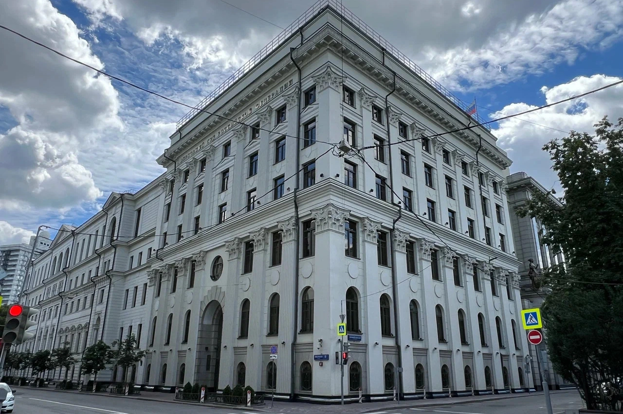 Судебный департамент при Верховном суде России снял с сайта весь массив судебной статистики за последние двадцать лет, включая данные, которые должны были опубликовать за 2025 год, — на странице раздела теперь указано, что информация «временно недоступна».