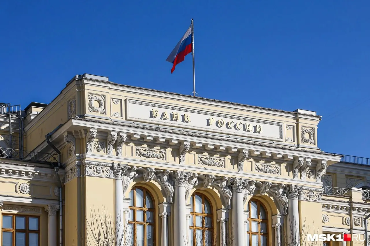 Часть задолженности Кемеровской области была погашена в рамках федеральной программы помощи регионам — суммы списаний зависят от пополнения бюджетов и расходов на нацпроекты, ЖКХ, переселение из аварийного жилья и поддержку промышленности.