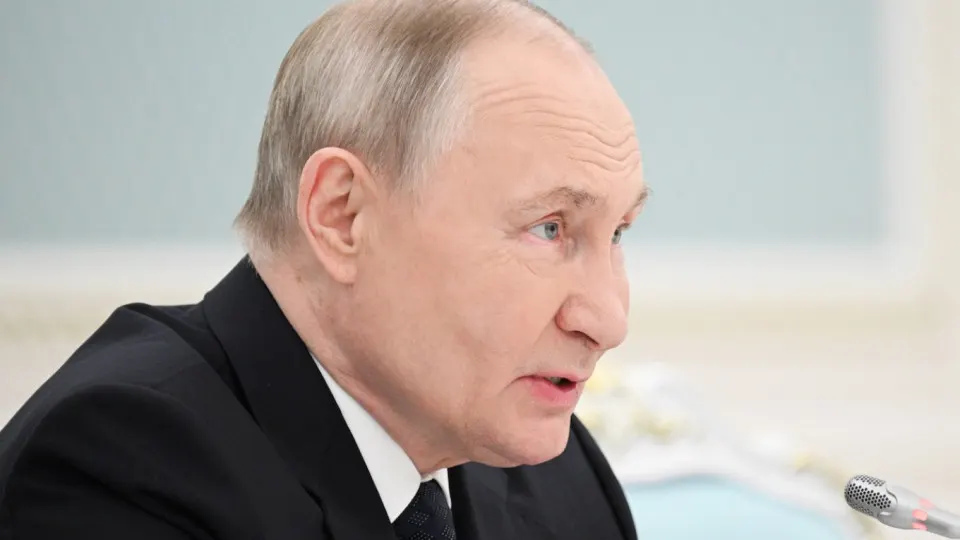 Власти поставили цель — 500 тыс. иностранных студентов к 2030 году; сейчас в России учится более 300 тыс. иностранцев. Одновременно усиливается вербовка иностранцев в вооружённые силы, в том числе через вузы.