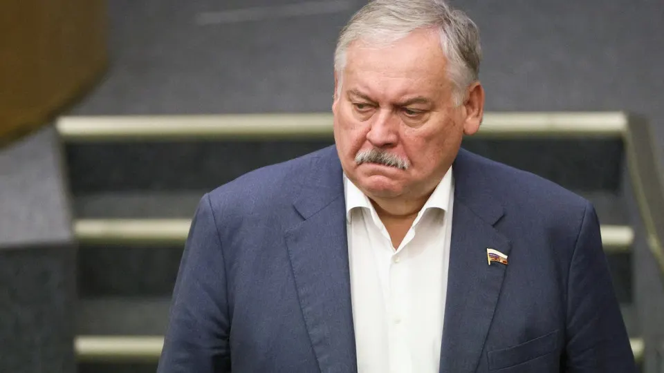 Первый заместитель председателя комитета Госдумы Константин Затулин заявил, что Латвия и Эстония нарушили данные при распаде СССР обещания русскоязычному населению, введя статус «неграждан». Высказывания прозвучали на фоне обсуждения законопроекта о праве президента применять силы за рубежом для защиты россиян.