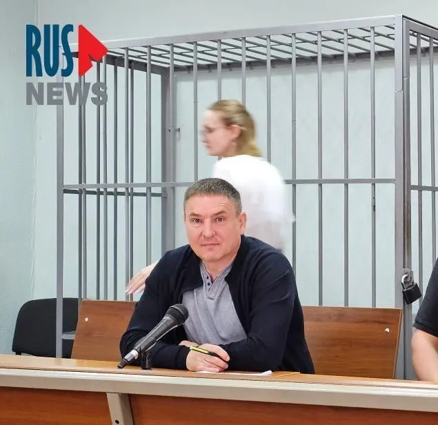 Правозащитник Алексей Соколов оспаривал в Минюсте практику выдачи бумаги и ручки в карцере лишь на полтора часа в сутки — суд посчитал такое ограничение законным, хотя для подготовки неосуждённых к заседаниям этого зачастую недостаточно.