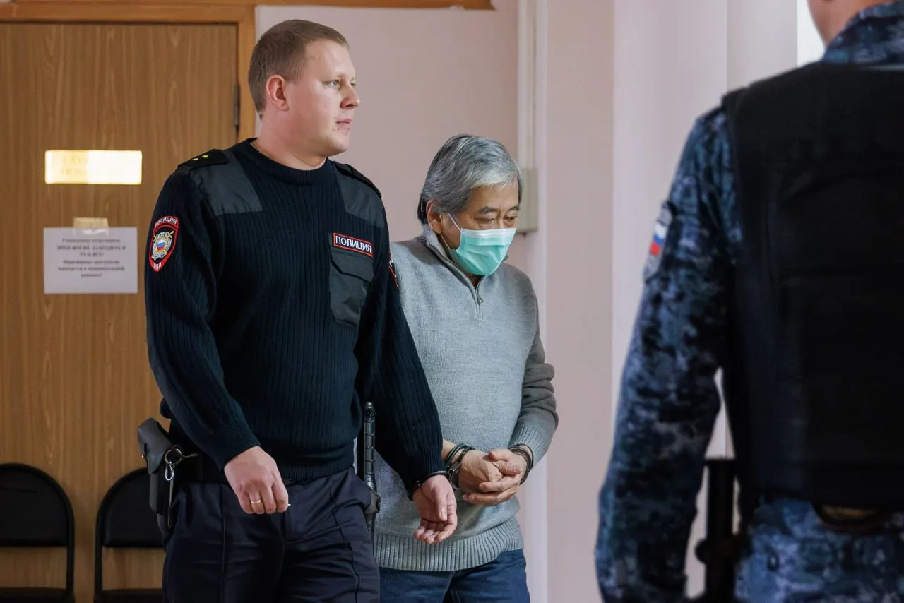Материалы уголовного дела Александра Пака, осуждённого за гибель многодетной матери Екатерины Буравлевой в результате наезда кроссовера BMW, поступили в Верховный суд РФ; дело направлено третьему составу уголовной коллегии.