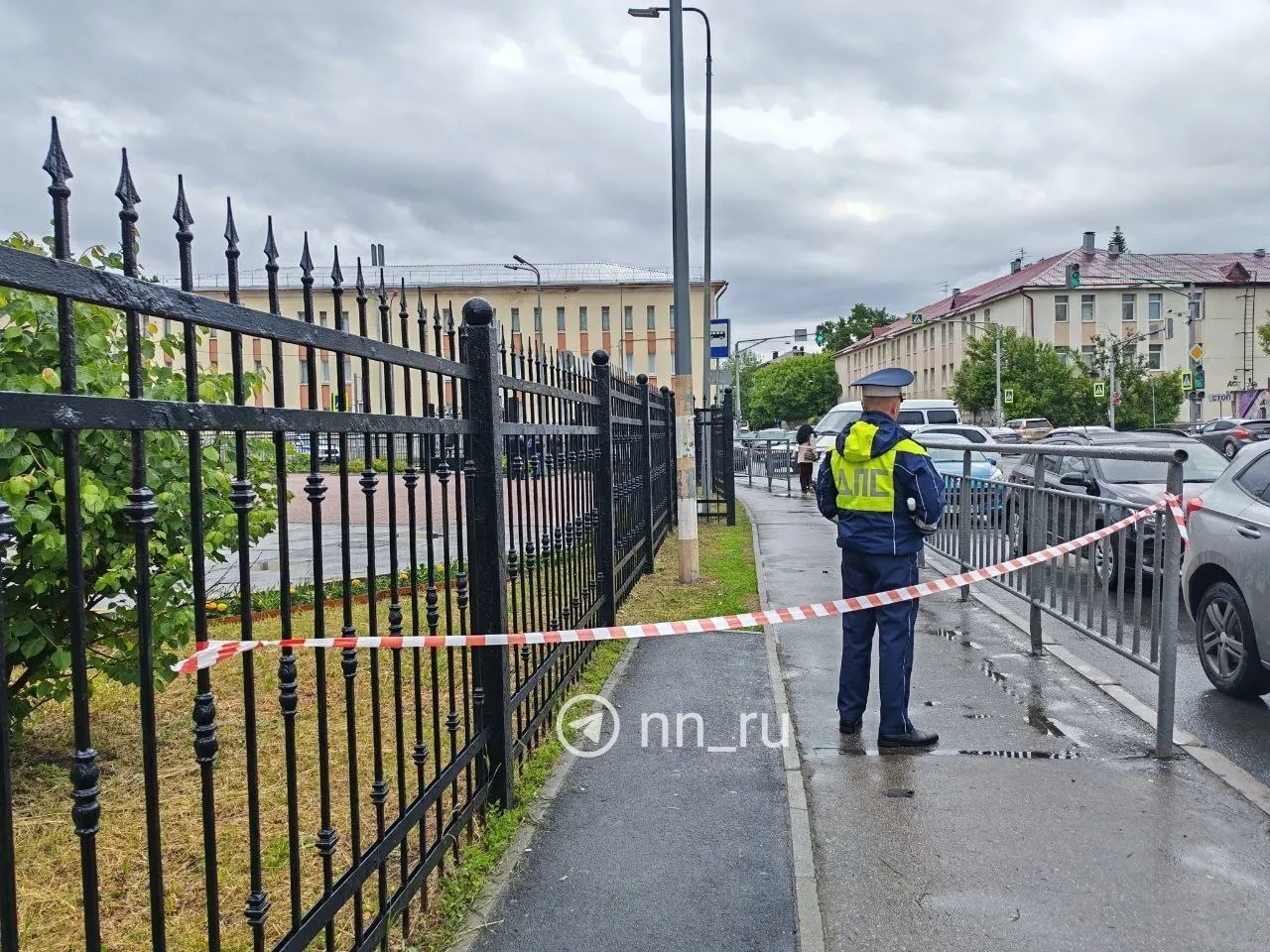 В Нижнем Новгороде здание областного суда получило повреждения; пострадавших, по предварительным данным, нет. На месте работают полиция, МЧС и спецслужбы. Ночью, по данным Минобороны, по всей стране сбили 62 беспилотника.
