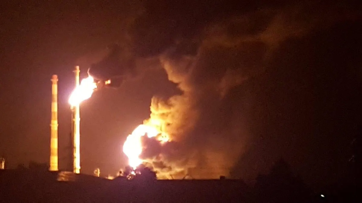 После атаки беспилотников на НПЗ NORSI в Нижегородской области была остановлена основная установка переработки CDU-6; ряд НПЗ в центральной России сократили или приостановили работу, пострадали мощности отрасли.