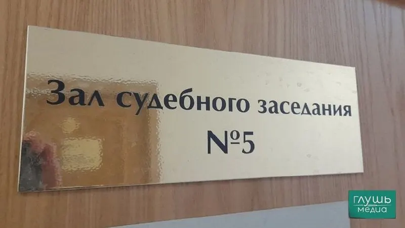 Верховный суд РФ предложил смягчить требования к квалификации секретарей судов — на должность могут допускать студентов юридических факультетов без полного высшего образования.