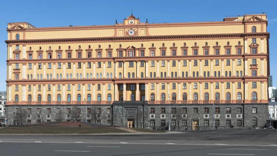 Глава Погранслужбы заявляет о строительстве инженерных заграждений и изменении правил на границе, угрозе инцидентов и наращивании военного потенциала у западных рубежей России.