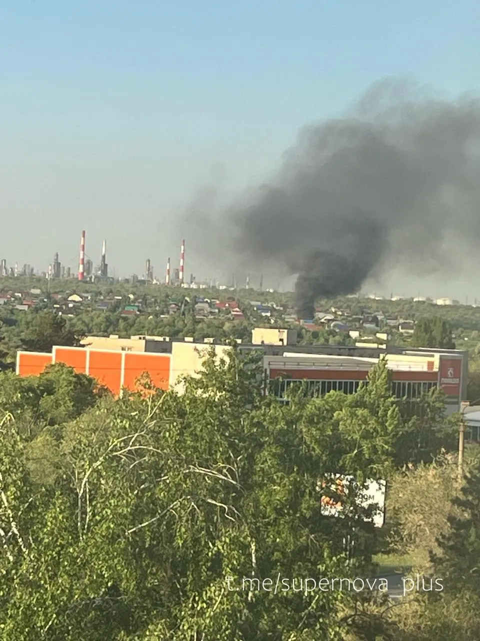 Краткий обзор ночных событий: удары беспилотников в нескольких регионах, уголовные дела в Петербурге, сбор средств в Якутии и решение по безвизовому режиму с Китаем.