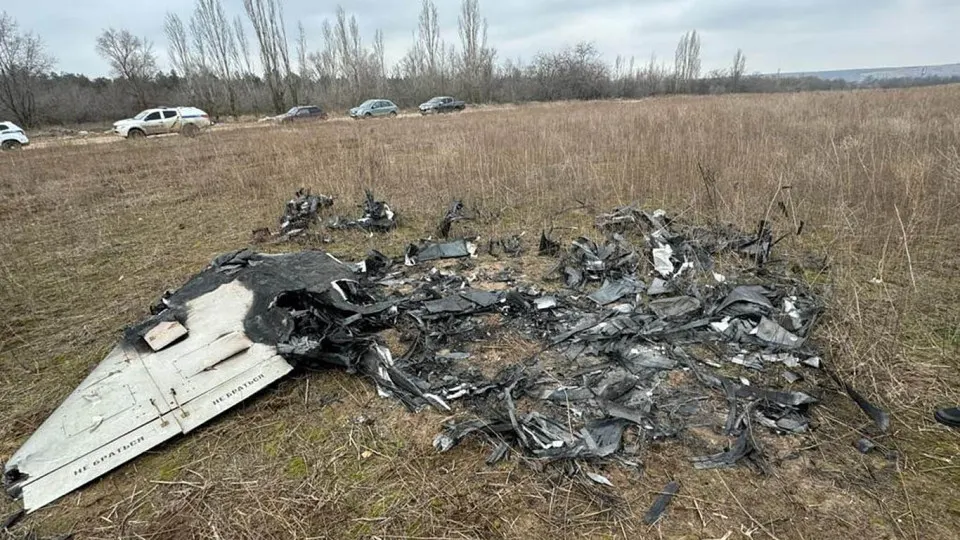 Мужчина из приграничного района регулярно собирал фрагменты беспилотников в лесах и полях и сдавал их в пункты приема цветного металла. По оценкам, на этом можно было получить до миллиона рублей.