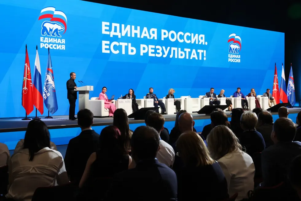 Администрация президента поручила лояльным изданиям избегать слова «запрет» в заголовках и материалах, продвигая вместо этого более мягкие формулировки и позитивные сюжеты о деятельности партии власти.