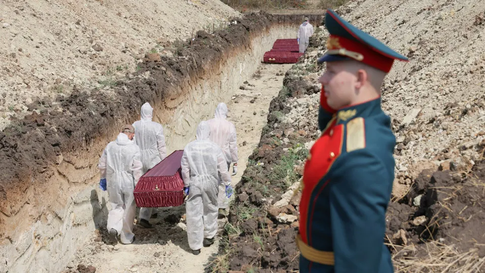 Анализ поименных списков, реестра наследственных дел и судебной статистики даёт минимальную документальную оценку потерь в 352 тысячи человек к концу 2025 года.