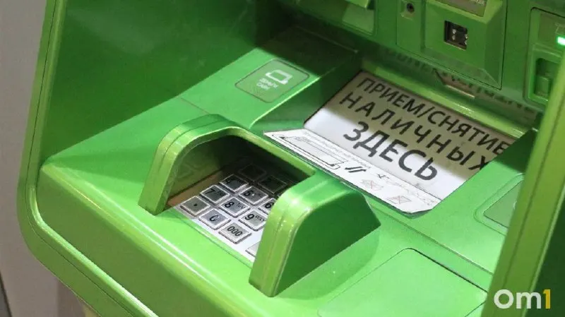 Лимиты: до 25 тыс. руб. за операцию, до 50 тыс. руб. в сутки и до 200 тыс. руб. в месяц. Также Банк России опубликовал проект о возможном обязательном приёме трансграничных переводов через СБП ещё 12 банками.