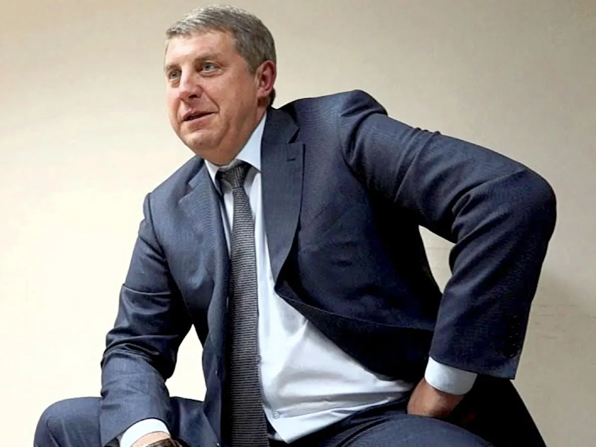 Заместитель полномочного представителя президента в ЦФО сообщил, что Богомаз получил орден «за многолетнюю работу». Ранее 13 мая в отставку ушли губернаторы Белгородской и Брянской областей; на их места назначены временно исполняющие обязанности.