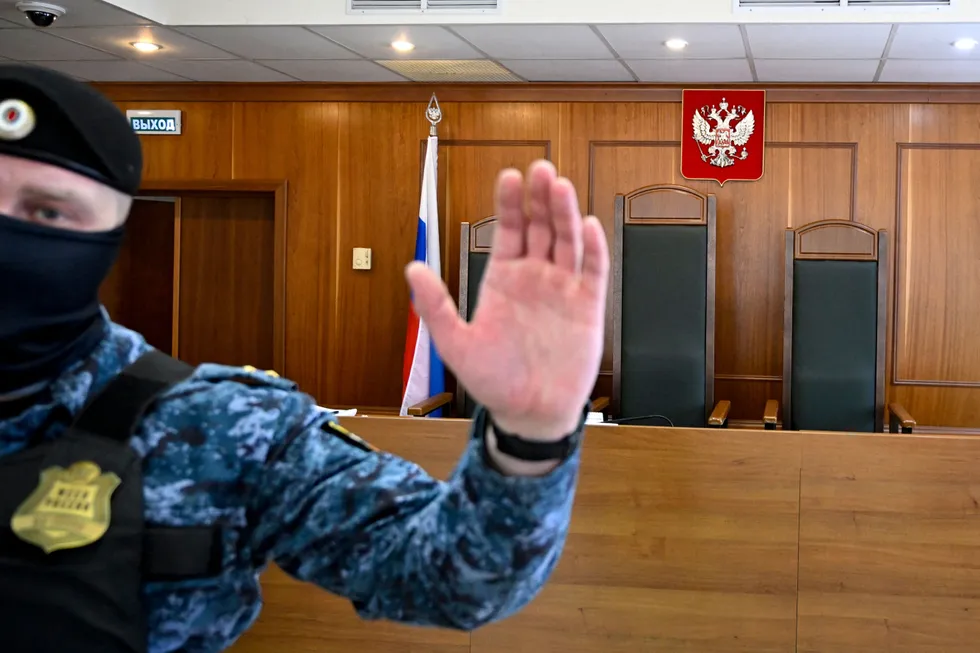В конце апреля из публичного доступа исчезла сводная судебная статистика с 2005 года. Эти данные были ключевым источником для анализа репрессий, отправки обвиняемых на войну и изменений в судебной практике — их отсутствие серьёзно осложняет мониторинг ситуации в стране.