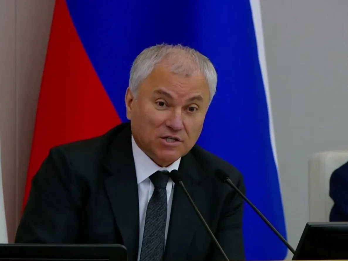 Депутаты расширили перечень мер профилактики правонарушений: теперь в него официально включены мероприятия по противодействию искажению исторической правды и предотвращению уклонения от исполнения обязанностей по защите Отечества.