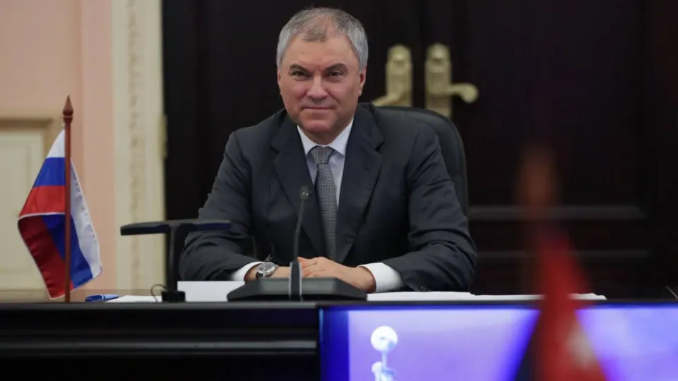 Председатель Госдумы заявил, что использование западного оружия и спутниковых технологий для ударов по гражданским объектам может вынудить Россию применить бесследное оружие; после удара по Старобельску последовали масштабные российские удары по Киеву и заявления о планах регулярных обстрелов.