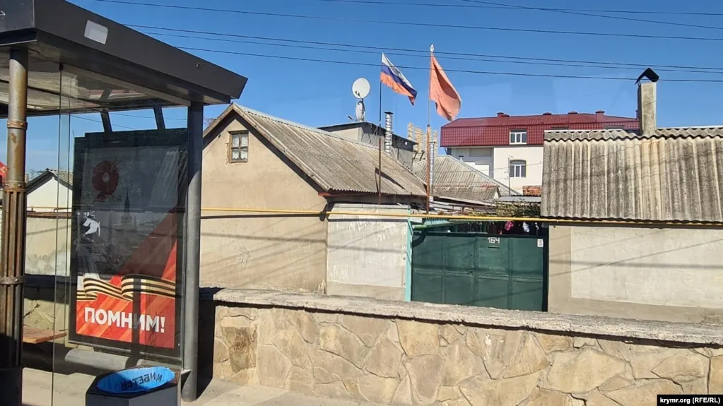 В результате серии ударов и попыток атак беспилотников в Крыму и ряде российских регионов есть погибшие, раненые и повреждения зданий; власти сообщают о большом числе сбитых аппаратов.