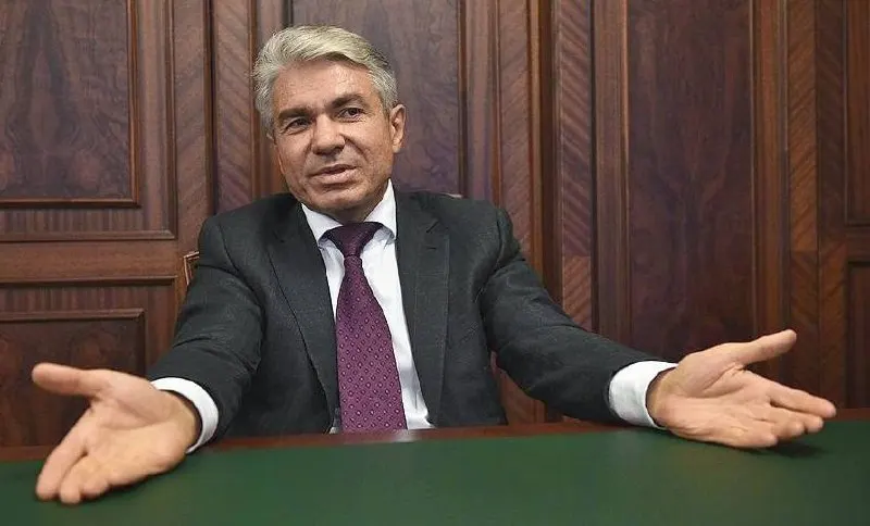 По данным Минюста, лишь 4% граждан и организаций, включённых в реестр иноагентов в 2025 году, получили деньги из‑за рубежа. После поправок в закон в список стали попадать и те, на кого воздействуют иными способами, отметил замминистра юстиции.