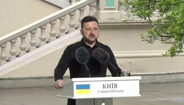 Президент Украины заявил о готовности к прямым переговорам с Путиным, отметил задержки в американской посреднической миссии, предупредил о возможности зеркальных ударов и назвал расходы на производство вооружений до $50 млрд в год.