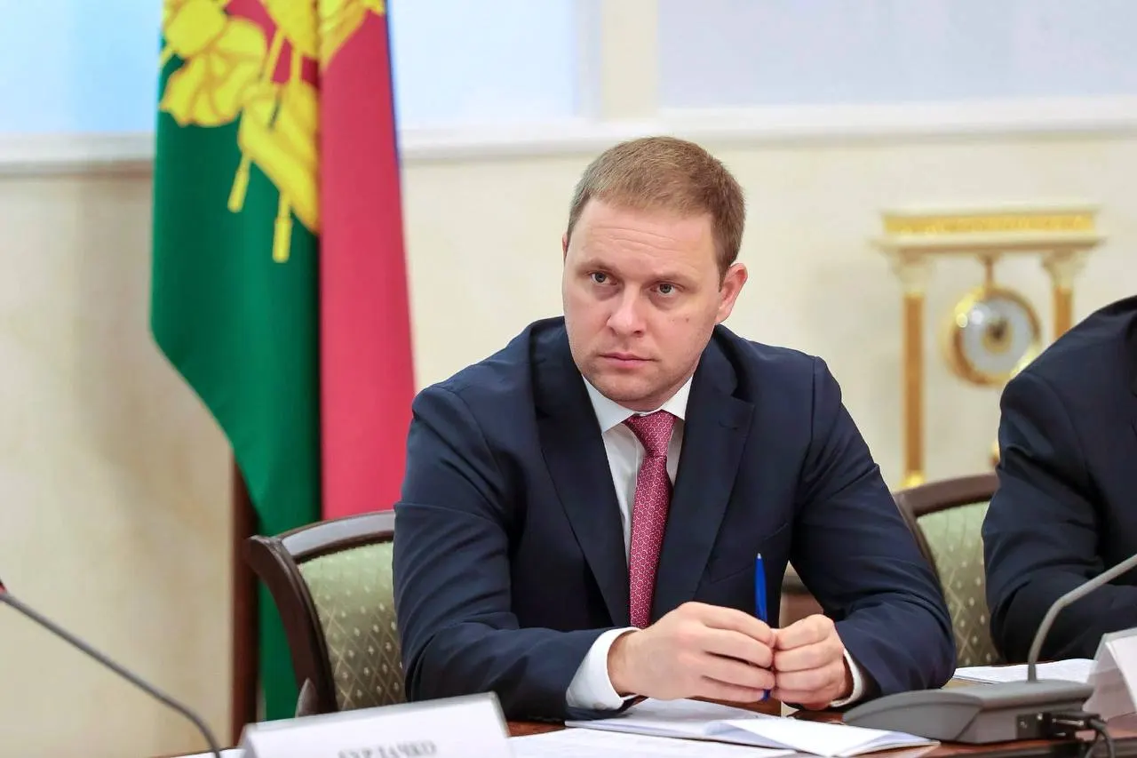 Швец, который в течение пяти лет руководил Анапой и более десяти лет работал в органах власти, назначен на пост главы госкорпорации «Туризм РФ». В его портфеле — курирование инвестиций, развития МСП, цифровизации и туризма в Краснодарском крае.