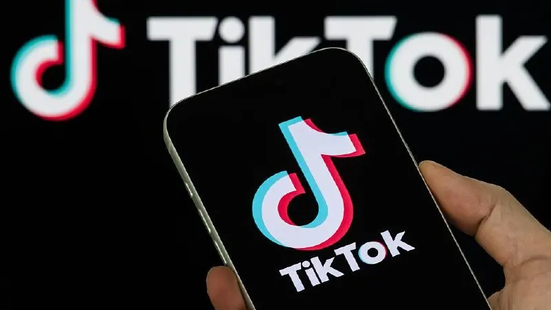 Платформу наказали штрафом в 3 млн ₽ за отказ удалить два видео, которые регуляторы сочли «пропагандой нетрадиционных сексуальных отношений». *— Верховный Суд признал несуществующее «Международное движение ЛГБТ» экстремистской организацией и запретил его деятельность в России.