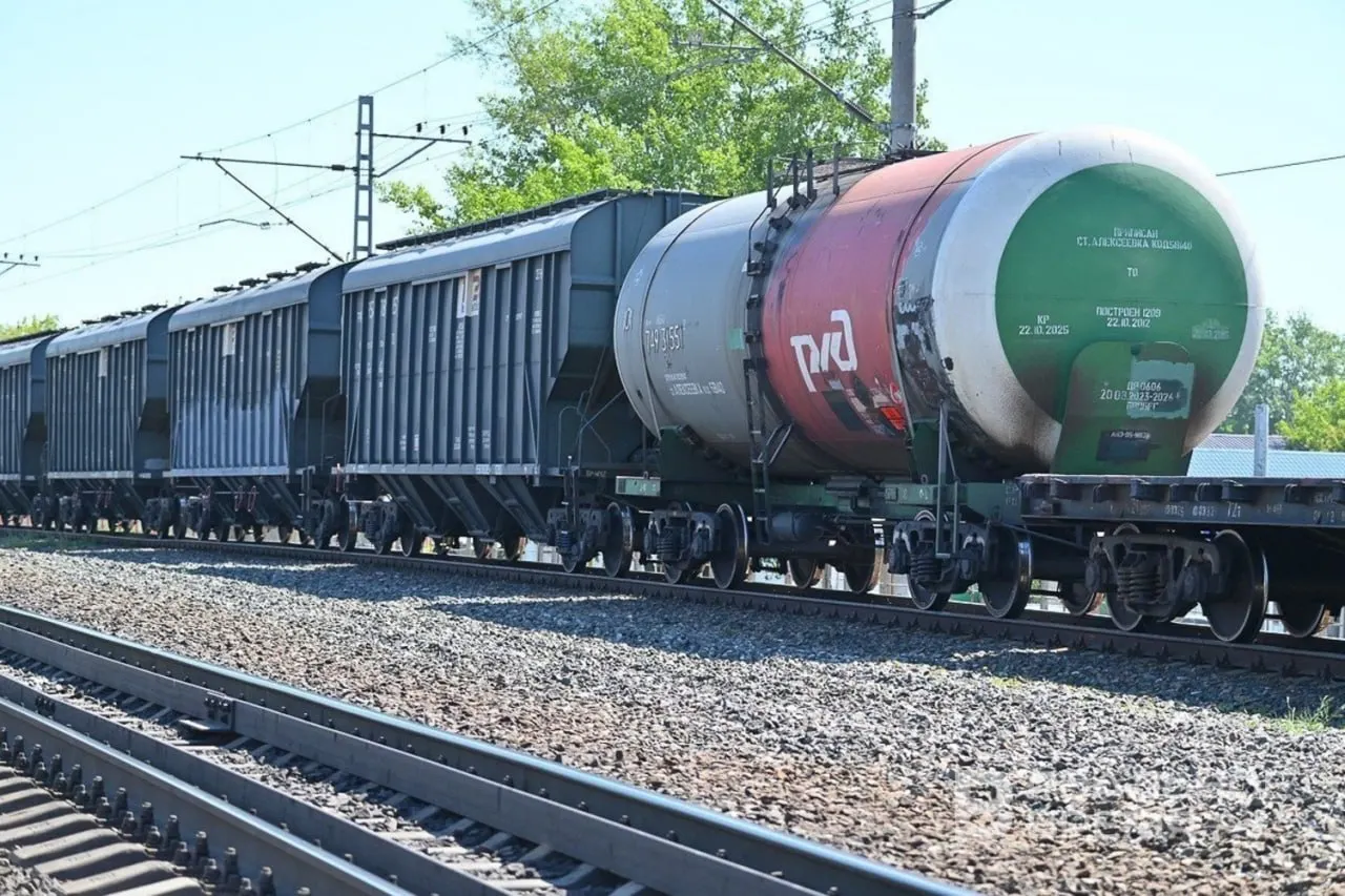 Штаб будет контролировать приём и доставку нефтяных грузов, в том числе авиакеросина, чтобы исключить дефицит топлива в аэропортах и на лимитирующих направлениях.