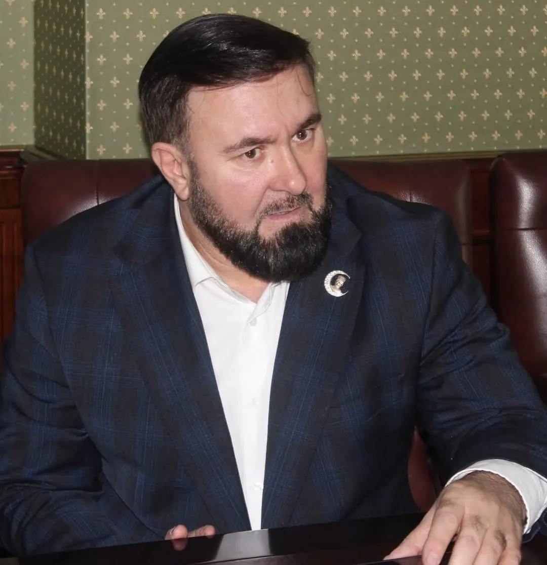 Кремль поощрил Мансура Солтаева грамотой за «укрепление законности», несмотря на обвинения в преследовании правозащитников и спорные эпизоды с исчезновением женщин.