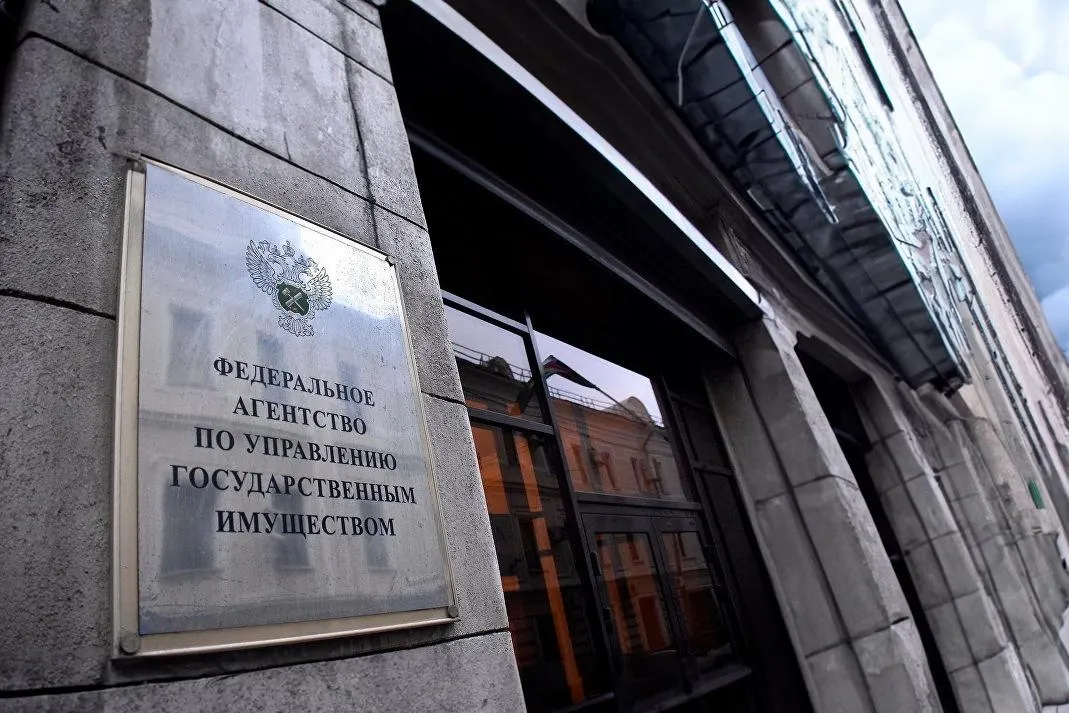 Новый закон отменяет ценовой порог и полугодовую паузу между торгами, вводит требования к оценщикам и организаторам аукционов и закрепляет особый режим для религиозного имущества.