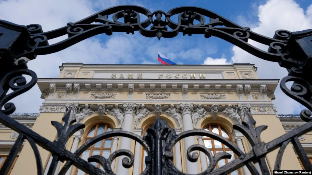 Банк России в обновлённом среднесрочном прогнозе допустил нулевой рост ВВП в 2026 году и повысил прогноз инфляции до 6–7%. Регулятор также пересмотрел прогнозы по бюджету, нефтяным ценам и внешней торговле.