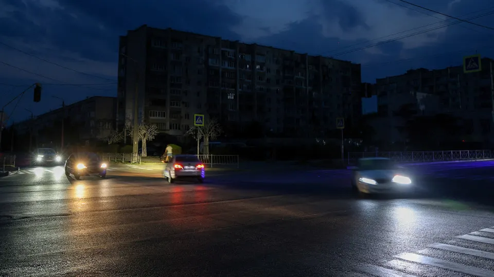 В ряде регионов из‑за дефицита топлива и роста цен ограничили работу общественного транспорта — сокращаются рейсы и повышается стоимость проезда.