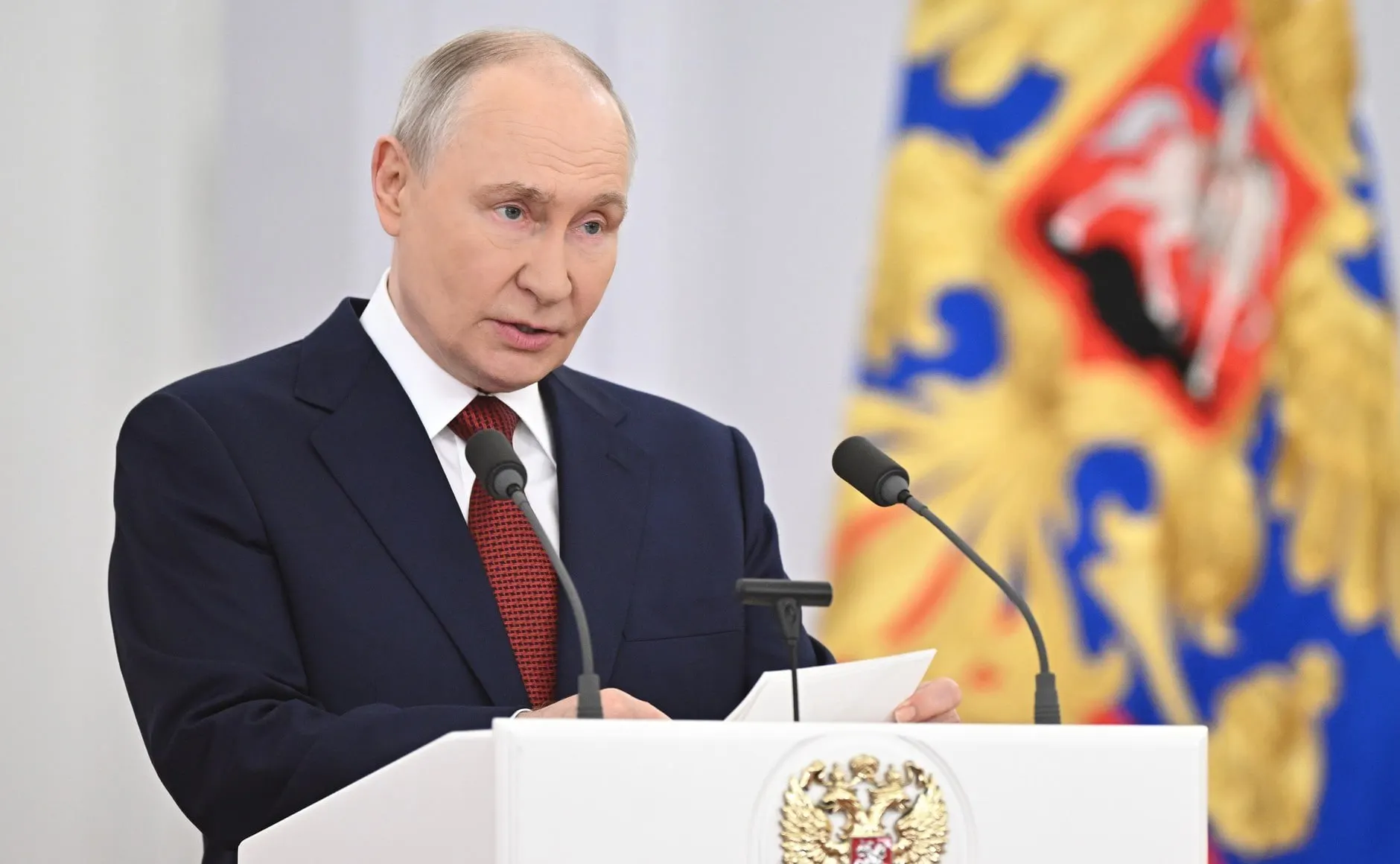 Президент заявил, что Россия добьется целей в СВО, назвал западные санкции бесполезными и обозначил приоритеты бюджета — оборона, социальные задачи и поддержка экономики.