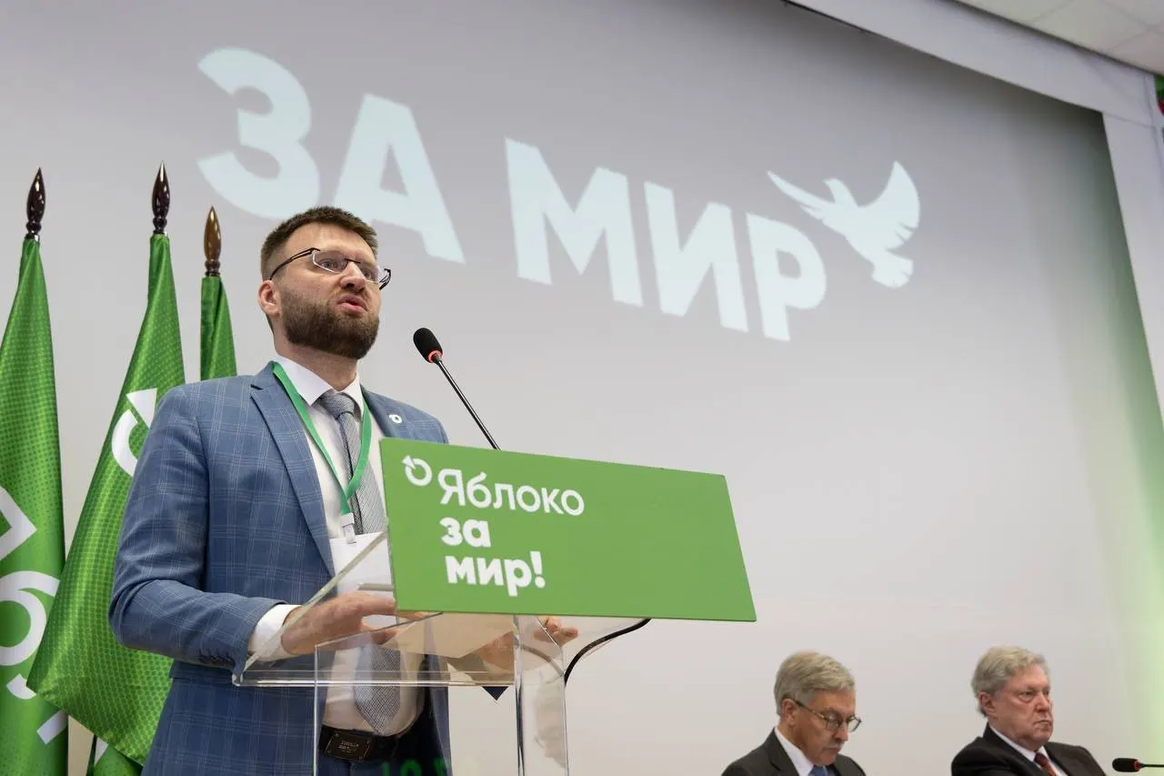 Ведомство отклонило повторное обращение о снятии статуса «иноагента», сославшись на «факты ведения политической деятельности» — от поздравления на партийном сайте до участия в видеоролике с бумажными самолётиками.