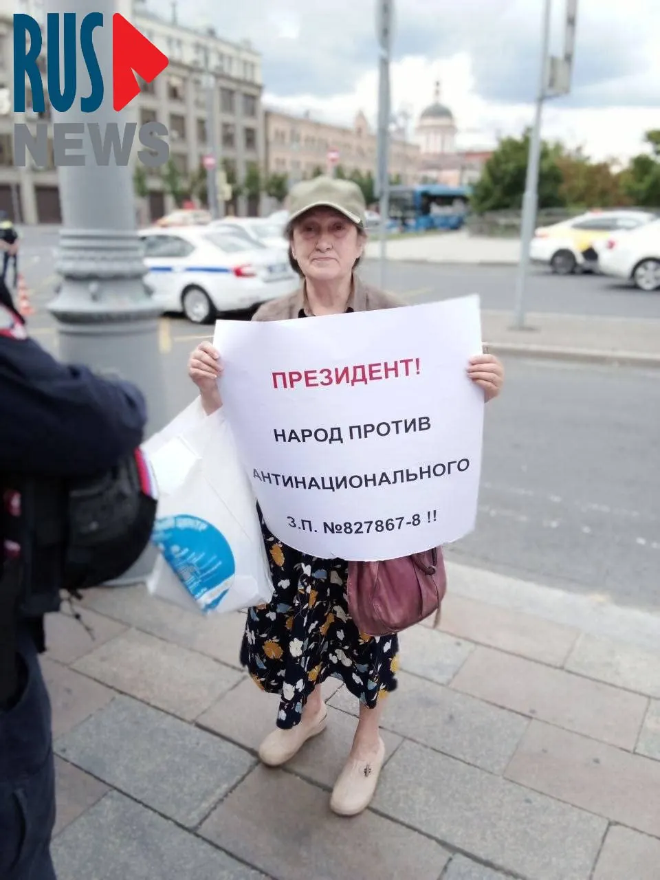 Наталью Шамину задержали у Старой площади в Москве во время одиночного пикета с требованием не передавать регионам право выводить памятники из-под госохраны. Градозащитники опасаются, что это приведёт к массовым сносам ради застройки.