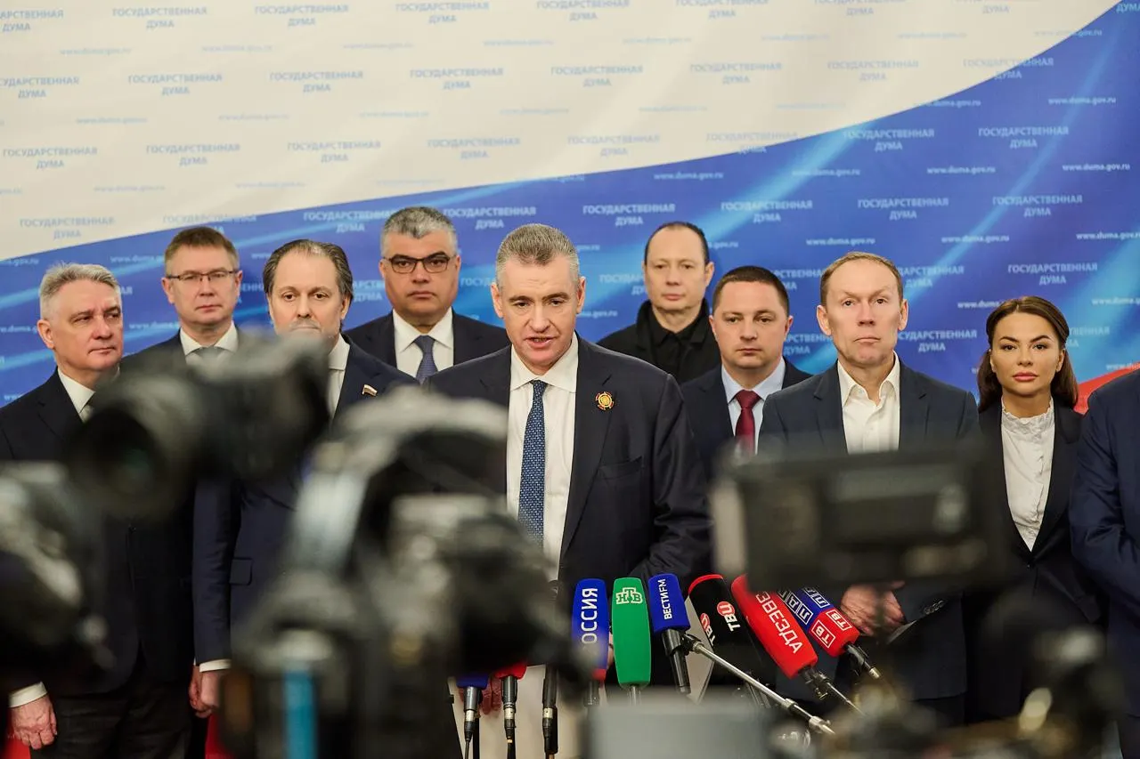 Партия направила в правительство законопроект об отмене ряда штрафов, которые, по её оценке, утратили актуальность — в перечне штрафы за потерю паспорта, проживание не по месту регистрации, тонировку и другие.