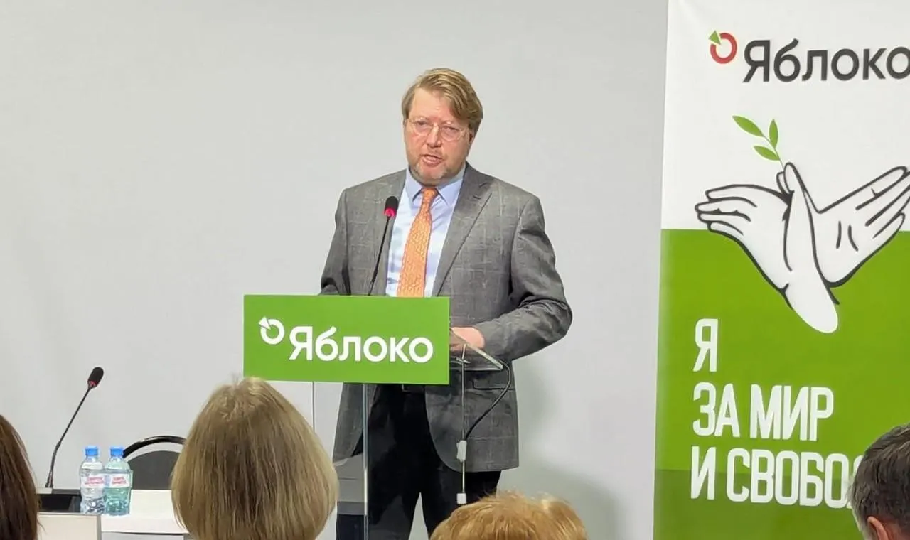 Суд подтвердил штраф Николаю Рыбакову за публикацию фотографии умершего политика; фото ранее не признавалось экстремистским. Партия намерена обжаловать решение в Конституционном суде.