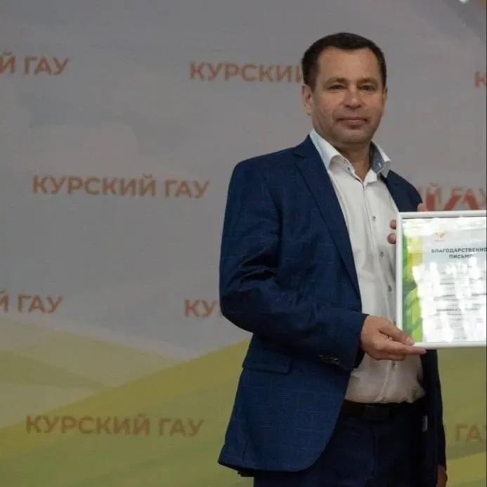 Заместителя начальника управления Госавтоинспекции по Курской области Сергея Пащенко уволили из органов внутренних дел. В МВД не пояснили причины увольнения и не уточнили, связано ли это с делом о продаже части акций муниципального предприятия «Благоустройство». Ранее в деле фигурировали также его супруга и бывший мэр.