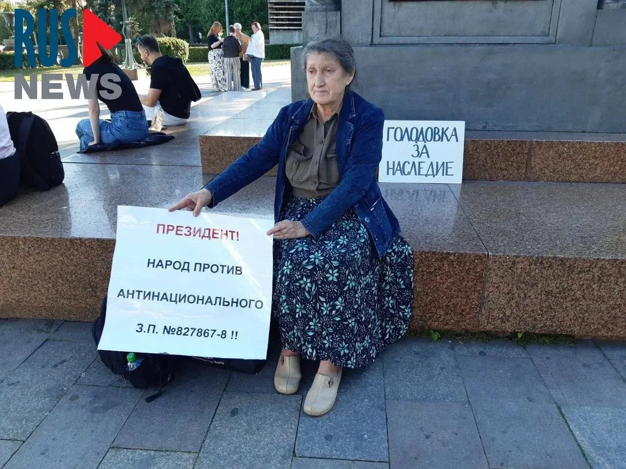 Председатель новосибирского отделения ВООПИК Наталья Шамина объявила голодовку у памятника Кириллу и Мефодию в Москве. После задержания её доставили в полицию, а затем перевели в психиатрическую больницу; активисты утверждают об отсутствии согласия и намерены подавать заявление.