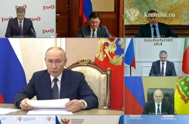 На совещании с правительством обсудили обеспечение органов власти и граждан топливом; регион предлагает мини‑НПЗ, прямые контракты и увеличение импорта, президент поручил активизировать участие малого и среднего бизнеса.