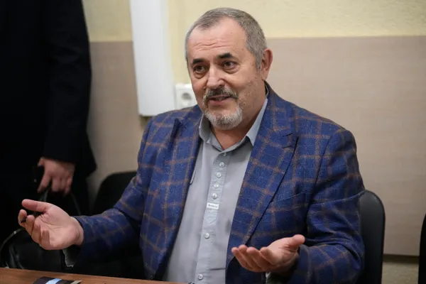 Незадолго до выборов как минимум 21 политик столкнулся с обвинениями в демонстрации запрещённой символики, что лишает их права участвовать в выборах; в большинстве случаев назначались минимальные штрафы.