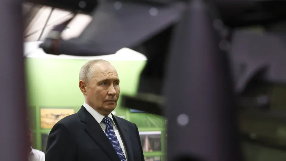 По словам президента, через Общероссийский народный фронт на нужды специальной военной операции направили около 70 млрд рублей. В то же время государственные расходы на оборону значительно выросли и могут увеличиться ещё сильнее.