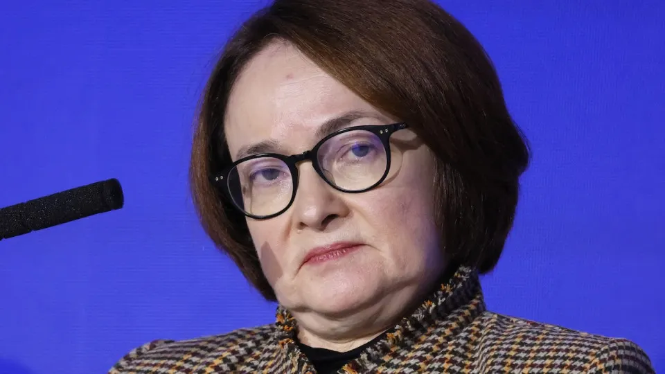 На фоне дефицита топлива и ускорения цен межбанковские ставки и доходности ОФЗ превысили «ключ», а участники рынка закладывают вероятность возвращения к повышению ставки в ближайшие 1–2 года.