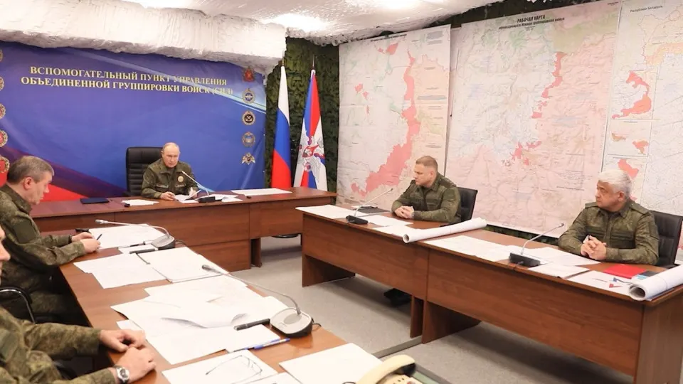 На совещании с военными поручено проанализировать роль иностранных «подстрекателей» в реальных боевых действиях для возможных ответных мер; также дано указание продолжать массированные удары по объектам военной и хозяйственной инфраструктуры Украины.