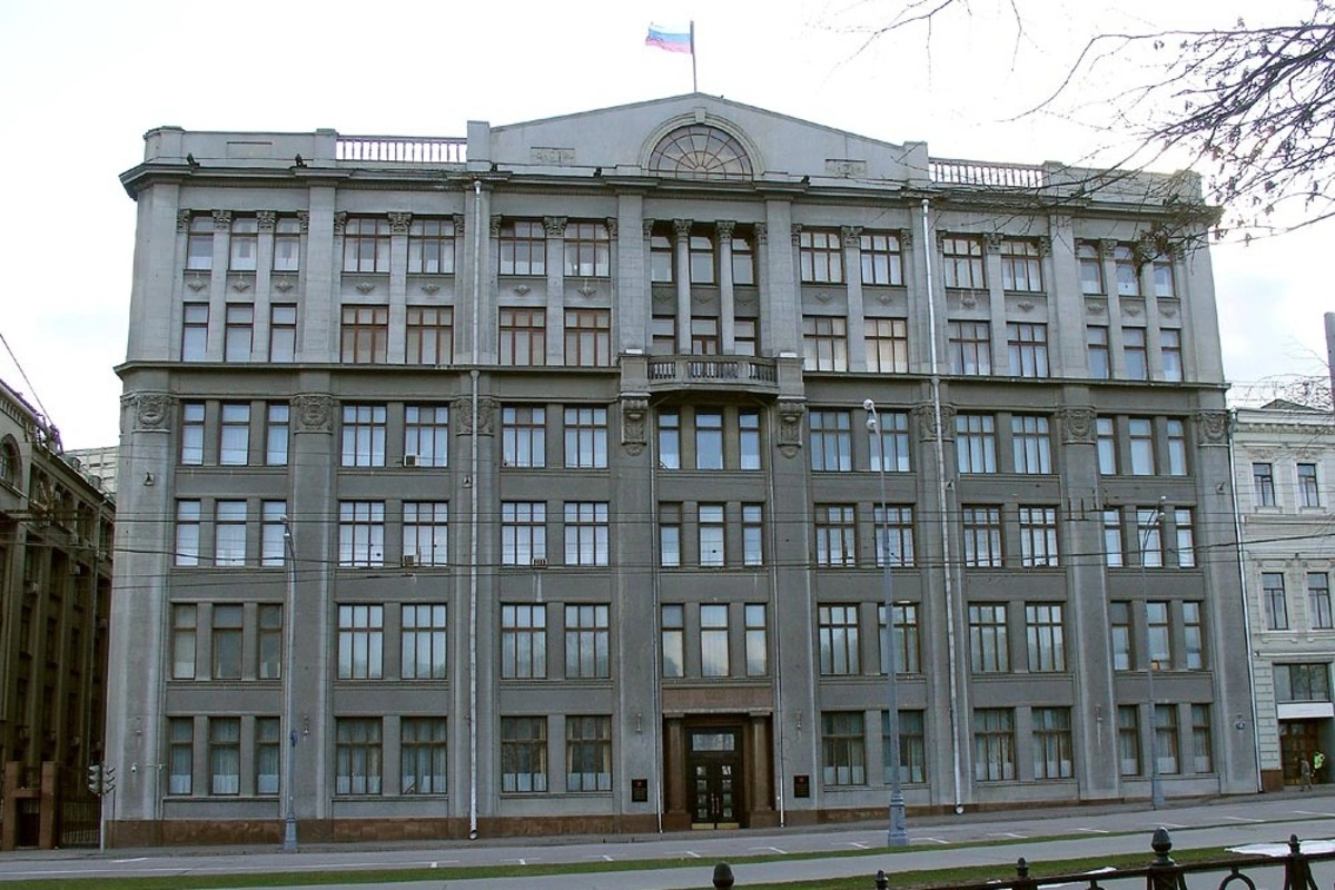 Администрация президента рекомендовала подконтрольным СМИ сократить публикации фото и видео последствий ударов ВСУ по российским регионам и уделять больше внимания демонстрации результатов ударов по Украине, сообщили источники в провластных изданиях.
