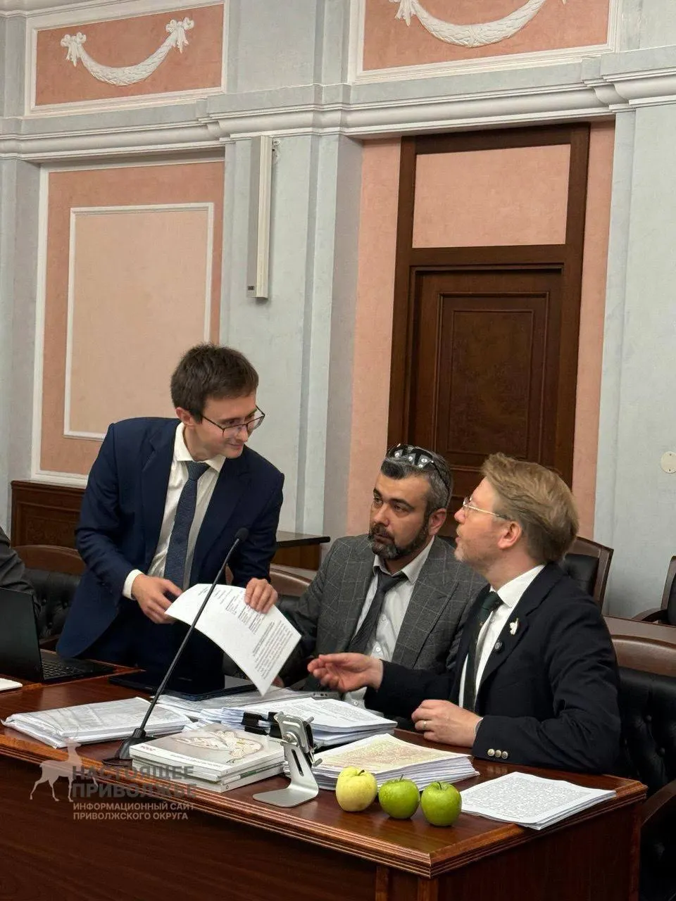 Суд указал на нарушение авторских прав и вопросы финансирования кампании; обвинения в экстремизме не рассматривались.