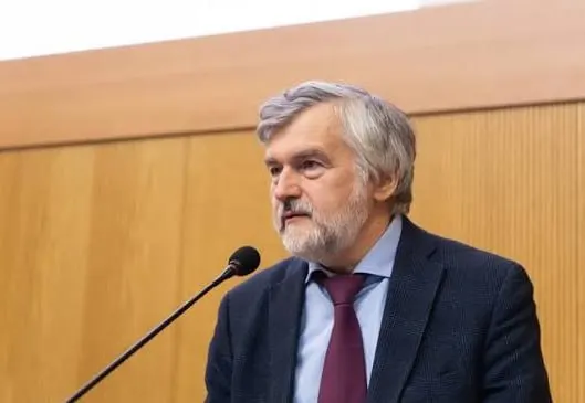 Главный экономист ВЭБа Андрей Клепач уволен после резонанса его комментариев об технологическом и экономическом отставании страны.